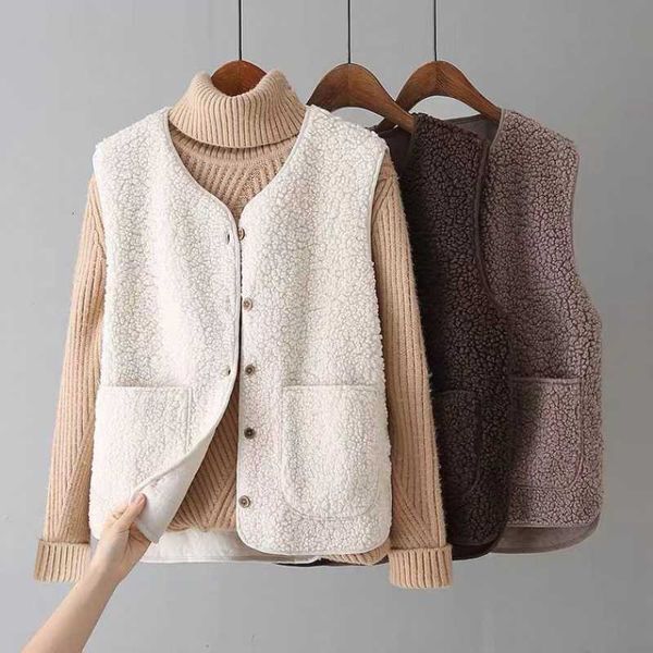 2021 autumn and winter fur vt women's solid color versatile external waistcoat short casual fashion trend, Black;white
2021 autumn and winter fur vt women's solid color versatile external waistcoat short casual fashion trend, Black;white