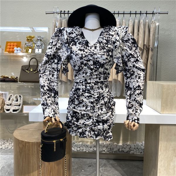 dress nicho design 2021 v-neck print in bubble sleeves curtains around dressed hips, Black;gray
dress nicho design 2021 v-neck print in bubble sleeves curtains around dressed hips, Black;gray