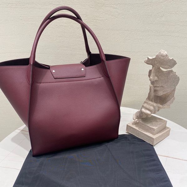 2022 new nylon lady cosmetic bag large capacity fashion handbag shoulder bag drawstring pocket 200
2022 new nylon lady cosmetic bag large capacity fashion handbag shoulder bag drawstring pocket 200