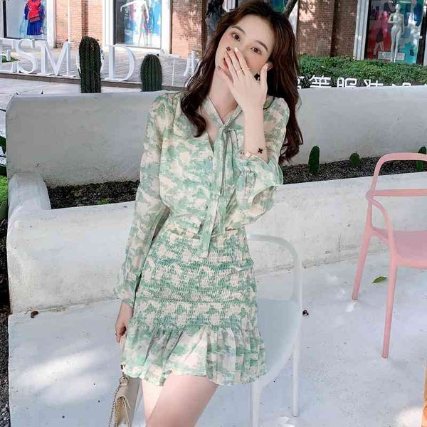women casual spring and summer chiffon floral long dress pleated waist ruffled v-neck long sleeves vintage prom dress 210515, Black;gray
women casual spring and summer chiffon floral long dress pleated waist ruffled v-neck long sleeves vintage prom dress 210515, Black;gray