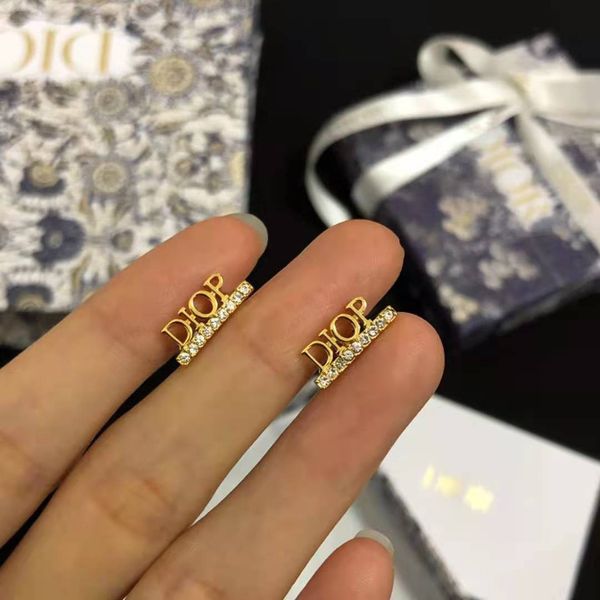 design jewelry home 2021 new earrings female pendant fashion personality dio letter 925 silver needle earrings jewelry, Golden
design jewelry home 2021 new earrings female pendant fashion personality dio letter 925 silver needle earrings jewelry, Golden