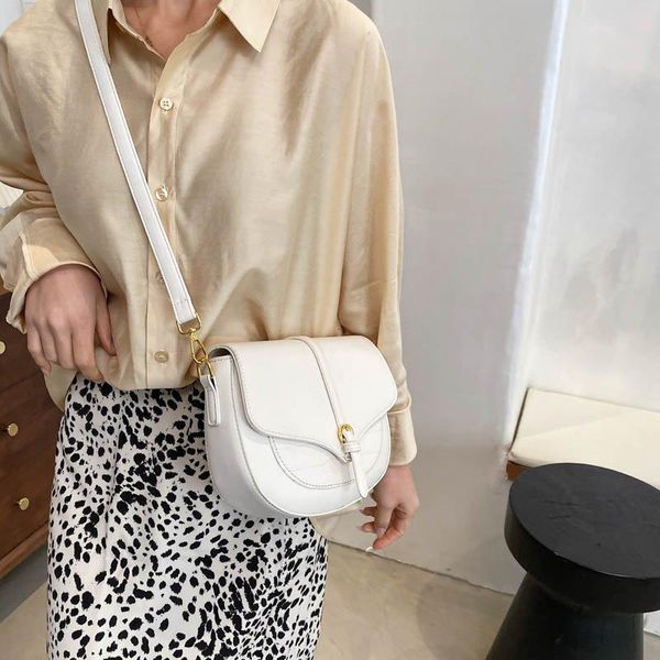 shoulder bags fashion all-match female bag 2021 autumn messenger retro armpit lady saddle
shoulder bags fashion all-match female bag 2021 autumn messenger retro armpit lady saddle