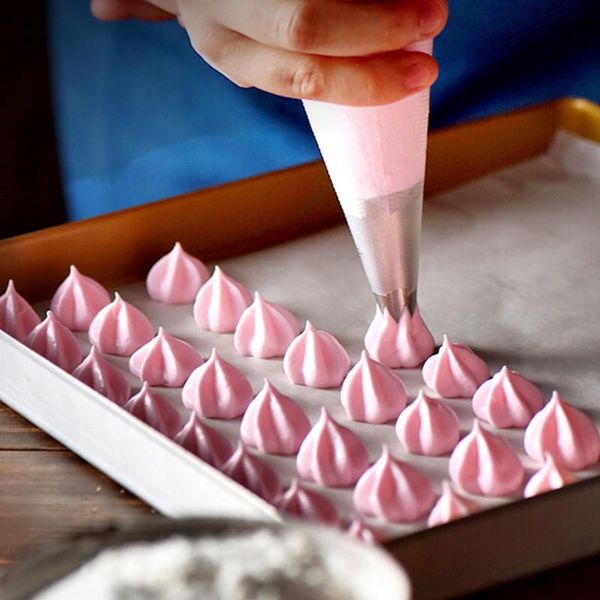 cake tools 100pcs/set grade plastic pastry bags disposable piping bag icing nozzle fondant decorating tips
cake tools 100pcs/set grade plastic pastry bags disposable piping bag icing nozzle fondant decorating tips