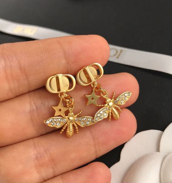 charms / tiktok earrings, small bees, dips, jear nets, red ears, hanging, Golden
charms / tiktok earrings, small bees, dips, jear nets, red ears, hanging, Golden