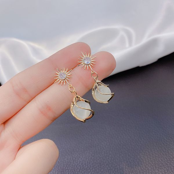2021 designers womens earringsthread silver needle flower cat eye stone earrings damp cold wind versatile water drop net red fashion earring, Golden
2021 designers womens earringsthread silver needle flower cat eye stone earrings damp cold wind versatile water drop net red fashion earring, Golden