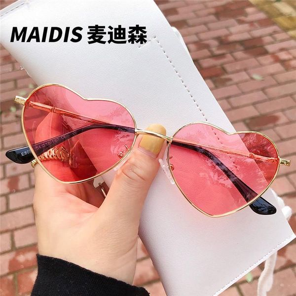 sunglasses metal retro love women heart women's classic fashion color outdoor driving uv400, White;black
sunglasses metal retro love women heart women's classic fashion color outdoor driving uv400, White;black