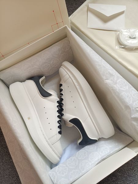 2021 luxury oversized sneakers designer men women shoes calfskin lace up sneaker rubber soles wide increase sports shoe size 35-45, Black
2021 luxury oversized sneakers designer men women shoes calfskin lace up sneaker rubber soles wide increase sports shoe size 35-45, Black