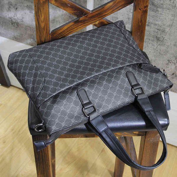 2021 men's briefcase commuting fashion shoulder bag leisure document hand personality youth messenger
2021 men's briefcase commuting fashion shoulder bag leisure document hand personality youth messenger
