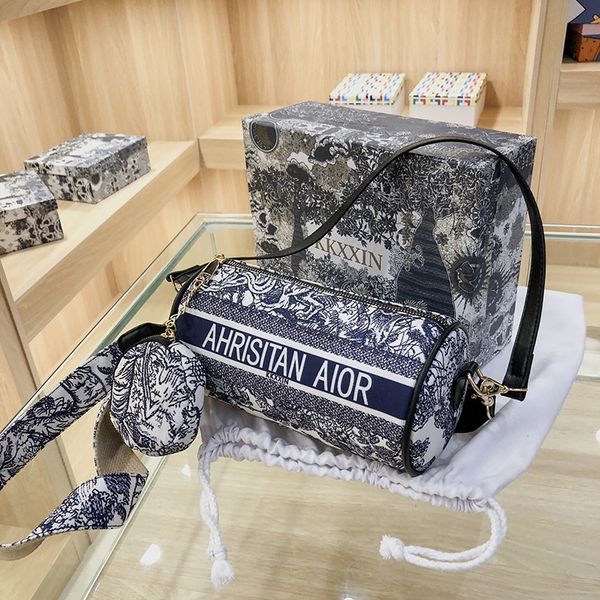 luxury handbags women 2021 korean version new printed boston pillow women's armpit bag single shoulder messenger bag tide x76h 
luxury handbags women 2021 korean version new printed boston pillow women's armpit bag single shoulder messenger bag tide x76h