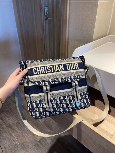 d home 2021 designer camp embroidery old flowers postman bag canvas one shoulder retro leisure capacity
d home 2021 designer camp embroidery old flowers postman bag canvas one shoulder retro leisure capacity