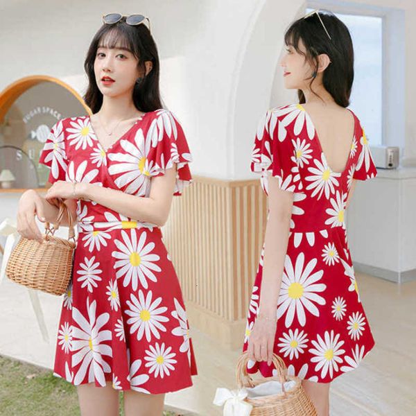 swimsuit female conservative 2021 fat mm fairy fan large size spring slim cover belly short sleeve sunflower swimsuit, White;black
swimsuit female conservative 2021 fat mm fairy fan large size spring slim cover belly short sleeve sunflower swimsuit, White;black