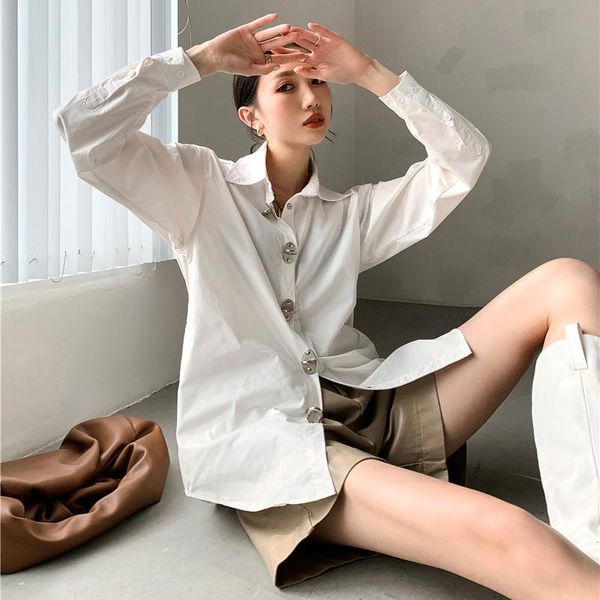 women's blouses & shirts 2021 autumn metal round button single-breasted elegant white cool street wear shirt for women fashion tide c74
women's blouses & shirts 2021 autumn metal round button single-breasted elegant white cool street wear shirt for women fashion tide c74