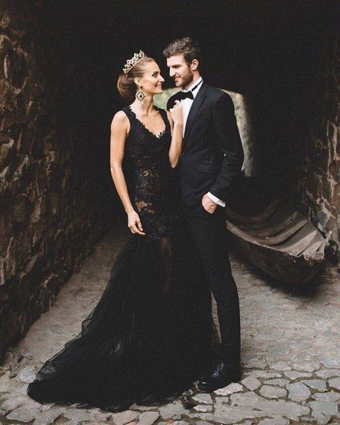 black lace mermaid gothic wedding gowns modest appliques slim bridal dresses backless customized long vestidos de marriage, White
black lace mermaid gothic wedding gowns modest appliques slim bridal dresses backless customized long vestidos de marriage, White