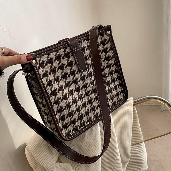 shoulder bags grid designer high capacity fashion crossbody handbags fall and winter female luxury trend soft warm lingge
shoulder bags grid designer high capacity fashion crossbody handbags fall and winter female luxury trend soft warm lingge
