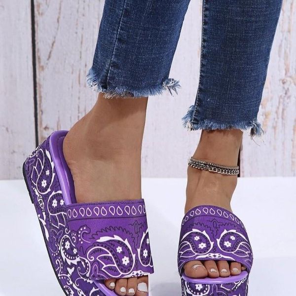 spring/summer women high-heeled thick-soled casual all-match graffiti style slippers large size outdoor beach sandals, Black
spring/summer women high-heeled thick-soled casual all-match graffiti style slippers large size outdoor beach sandals, Black