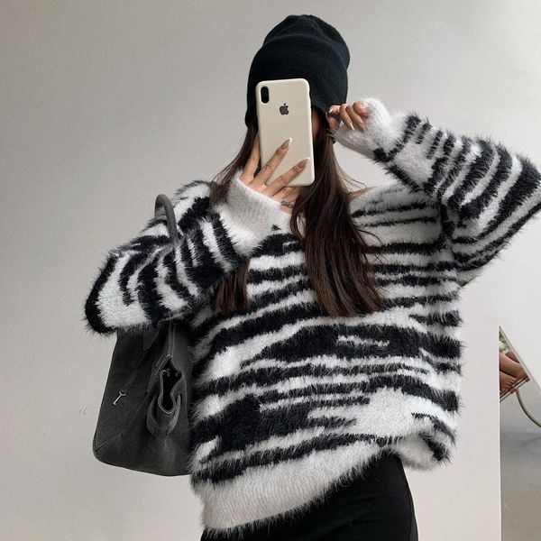 women's sweaters faux mink loose v-neck striped knitted long-sleeved pullover sweater, White;black
women's sweaters faux mink loose v-neck striped knitted long-sleeved pullover sweater, White;black