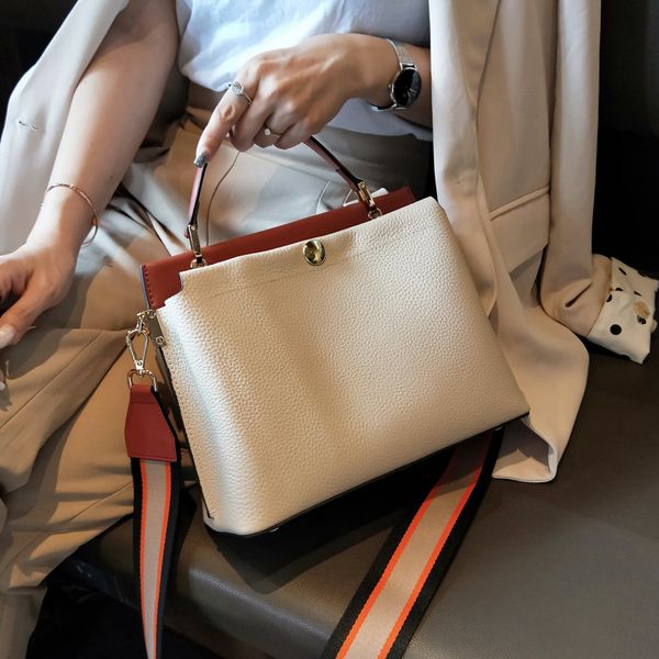 chaoeuropean retro handbag light luxury texture cross-body bag slung single shoulder collision color fashion woman bag
chaoeuropean retro handbag light luxury texture cross-body bag slung single shoulder collision color fashion woman bag