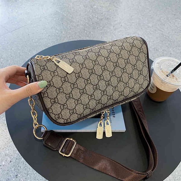 2022 new factory wholesale trendy women's autumn letter printed single shoulder messenger bag capacity and
2022 new factory wholesale trendy women's autumn letter printed single shoulder messenger bag capacity and