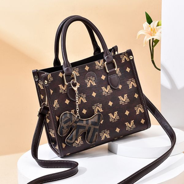 women's 2021 new fashion printing large capacity bucket temperament one shoulder handbag messenger bag fashion
women's 2021 new fashion printing large capacity bucket temperament one shoulder handbag messenger bag fashion