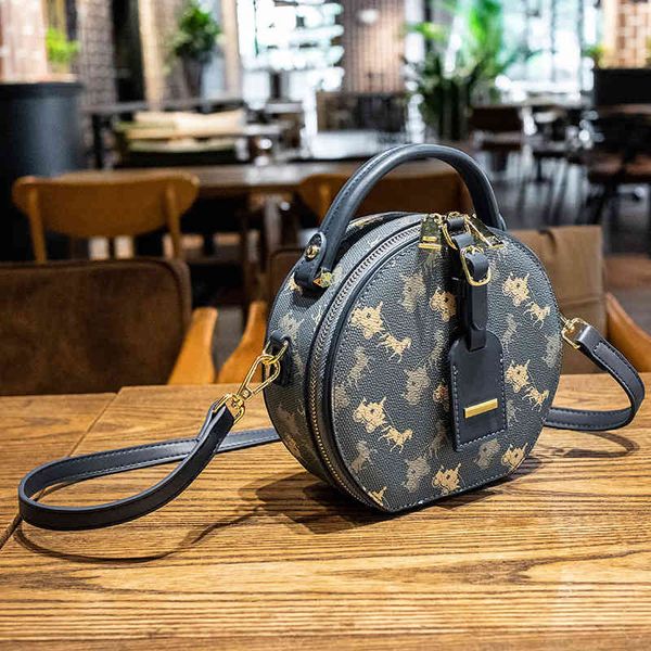 handbag net red small female 2021 fashion popular texture round versatile messenger single shoulder, Black;red
handbag net red small female 2021 fashion popular texture round versatile messenger single shoulder, Black;red