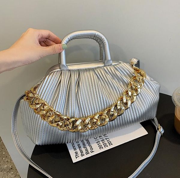 wholesale womens leathers shoulder bags in europe and america pleated clouds bag simple elegant solid color leather handbags super chain wom
wholesale womens leathers shoulder bags in europe and america pleated clouds bag simple elegant solid color leather handbags super chain wom