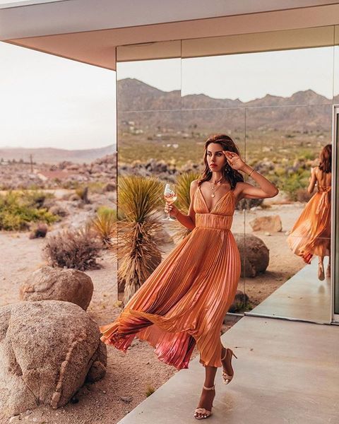 dresses 2021 summer new women's suspender deep v dress pleated skirt, Black;gray
dresses 2021 summer new women's suspender deep v dress pleated skirt, Black;gray