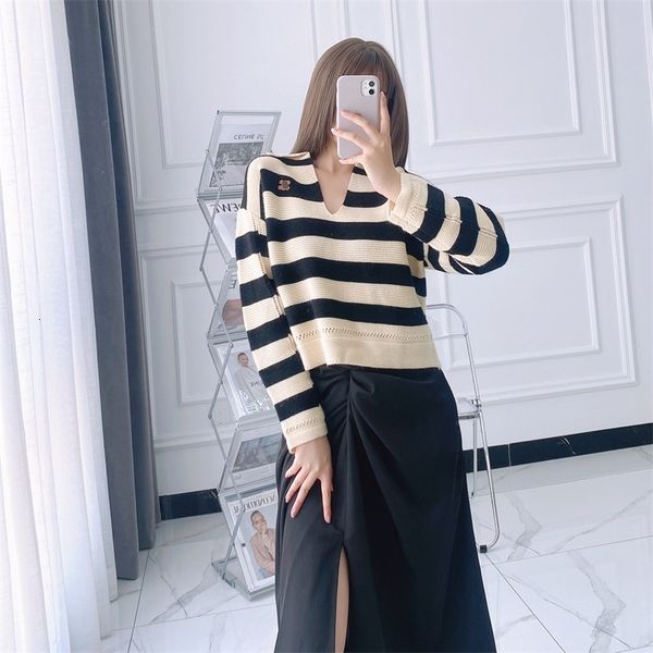 c lin v-neck stripe short 2021 autumn winter ce loose sweater women's simple thin long sleeve top, White
c lin v-neck stripe short 2021 autumn winter ce loose sweater women's simple thin long sleeve top, White