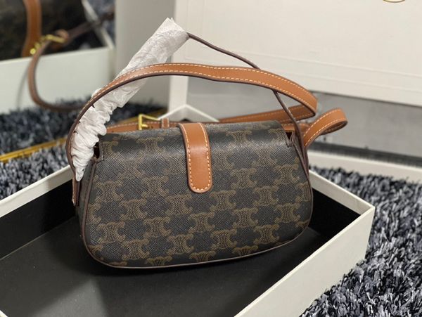 70% factory store autumn and winter family show the same one shoulder diagonal hand mini lock saddle leather bag
70% factory store autumn and winter family show the same one shoulder diagonal hand mini lock saddle leather bag