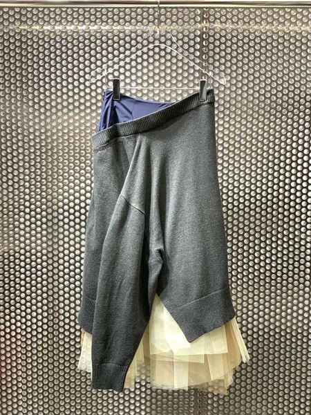 skirts ladies 2021 fashion irregular waist stitching knitted skirt 1221, Black
skirts ladies 2021 fashion irregular waist stitching knitted skirt 1221, Black