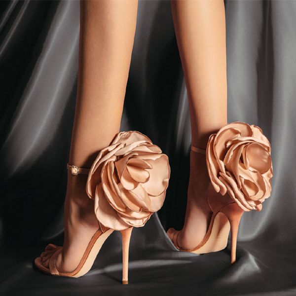 2021 lady satin covering leather ladies 9.5cm high heel sandals shoes lace net flower diamond open toe one-line buckle wedding party size 34, Black
2021 lady satin covering leather ladies 9.5cm high heel sandals shoes lace net flower diamond open toe one-line buckle wedding party size 34, Black