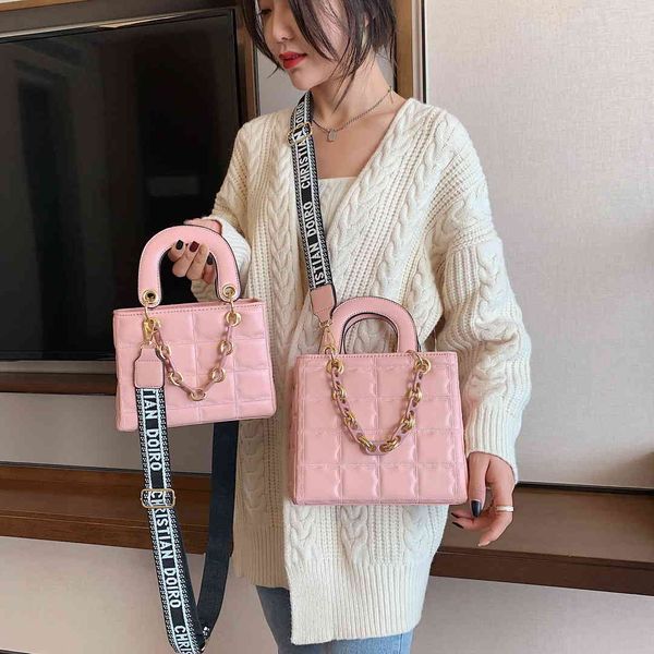 luxury handbags popular women's 2021 foreign style hand texture indentation princess bag ins net red one shoulder messenger bag fashion
luxury handbags popular women's 2021 foreign style hand texture indentation princess bag ins net red one shoulder messenger bag fashion