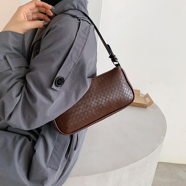 cross body weaving design luxury women's small underarm bags female 2021 fashion pu leather shoulder crossbody handbags
cross body weaving design luxury women's small underarm bags female 2021 fashion pu leather shoulder crossbody handbags