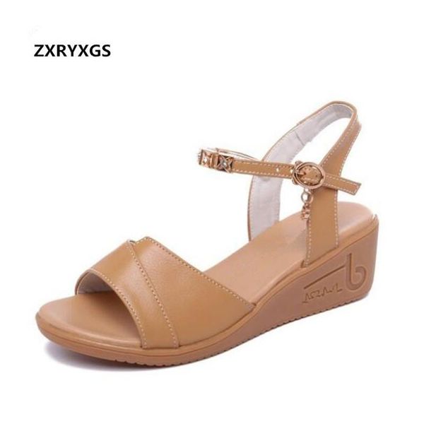 special price promotion large size women shoes casual sandals flat wedges 2021 genuine leather fashion wild, Black
special price promotion large size women shoes casual sandals flat wedges 2021 genuine leather fashion wild, Black