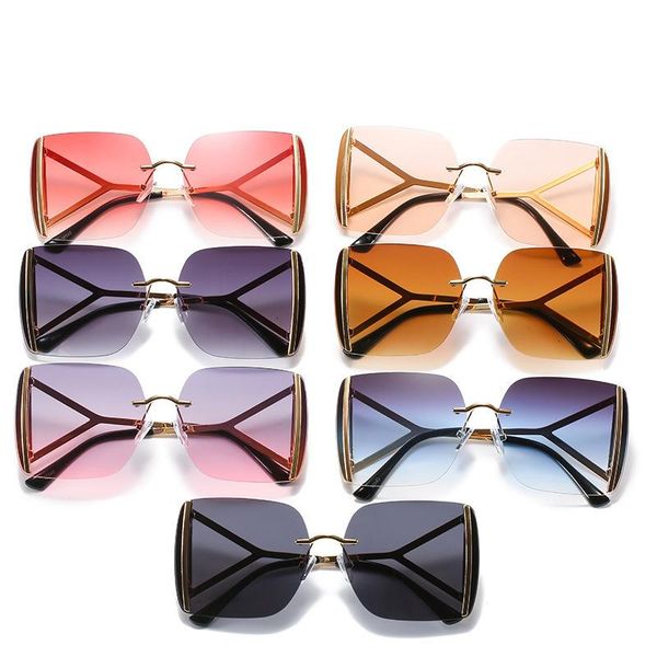 sunglasses fashion modern large frame women's one piece wide field european and american street shooting catwalk glasses, White;black
sunglasses fashion modern large frame women's one piece wide field european and american street shooting catwalk glasses, White;black