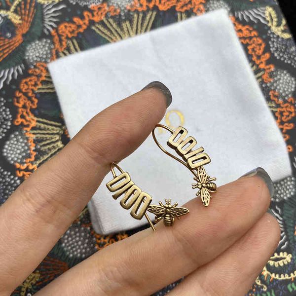 2022 latest factory wholesale earrings letter earclip female new dijiafeng net red same bee earrings, Golden
2022 latest factory wholesale earrings letter earclip female new dijiafeng net red same bee earrings, Golden