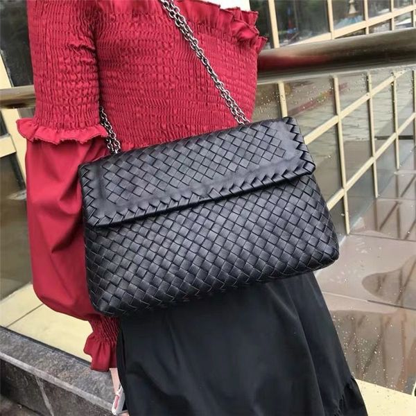 european and american first layer sheepskin pure hand woven shoulder bag women's leather woven chain bag large capacity bag
european and american first layer sheepskin pure hand woven shoulder bag women's leather woven chain bag large capacity bag