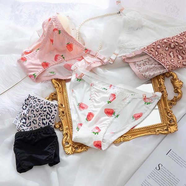women's panties summer seamless ice silk metal buckle cotton underwear female leopard strawberry print comfortable briefs, Black;pink
women's panties summer seamless ice silk metal buckle cotton underwear female leopard strawberry print comfortable briefs, Black;pink