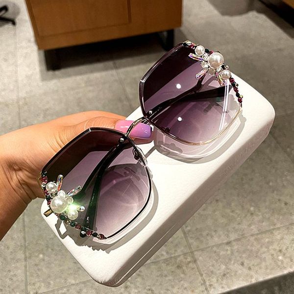 sunglasses doisyer retro rimless pearl and diamond fashion cut square for men women, White;black
sunglasses doisyer retro rimless pearl and diamond fashion cut square for men women, White;black