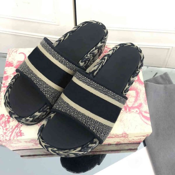 2021 women slippers designerss embroidered flop canvas cotton platform mules summer letter printed slipper lady stylist sa, Black
2021 women slippers designerss embroidered flop canvas cotton platform mules summer letter printed slipper lady stylist sa, Black