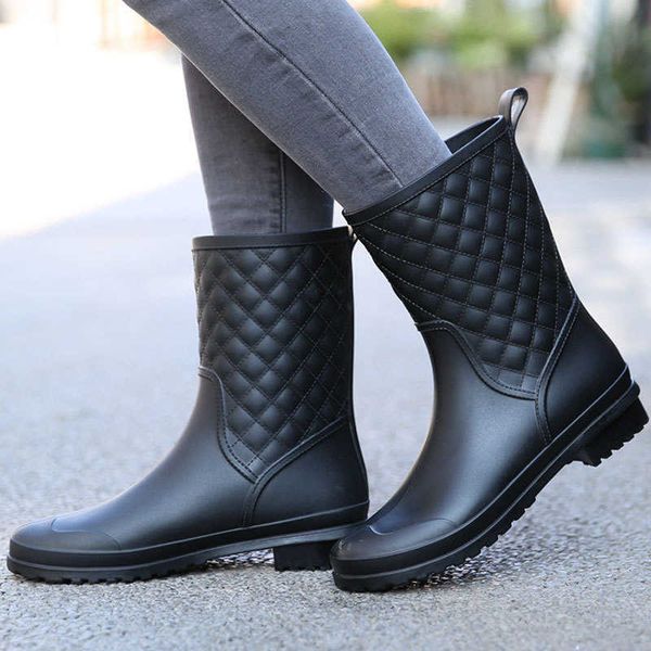 rubber new plaid leisure women's fashion water shoes women's middle tube rain boots, Black
rubber new plaid leisure women's fashion water shoes women's middle tube rain boots, Black
