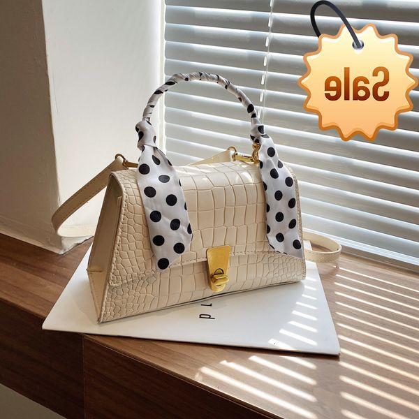 summer small bag female 2021 new fashion crocodile pattern foreign style silk scarf princess one shoulder messenger hand
summer small bag female 2021 new fashion crocodile pattern foreign style silk scarf princess one shoulder messenger hand