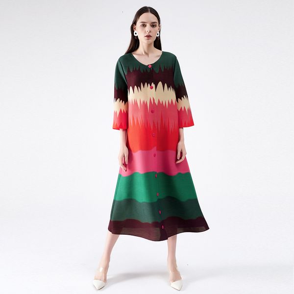 miyake temperament summer thin contrast yingshan red stripe long dress, Black;gray
miyake temperament summer thin contrast yingshan red stripe long dress, Black;gray