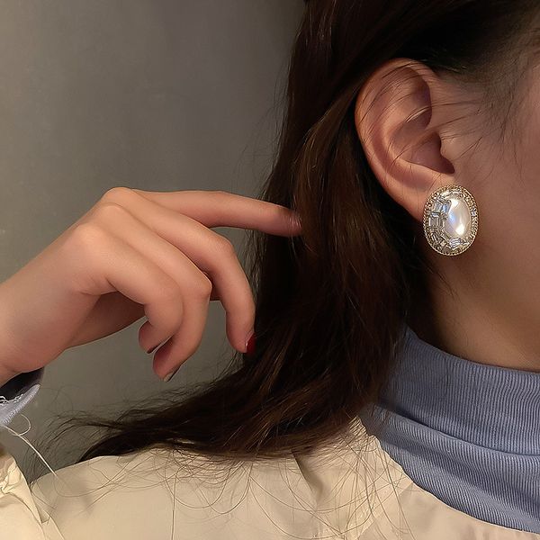 925 silver needle east gate geometric oval zircon pearl net red temperament fashion earrings female, Golden
925 silver needle east gate geometric oval zircon pearl net red temperament fashion earrings female, Golden