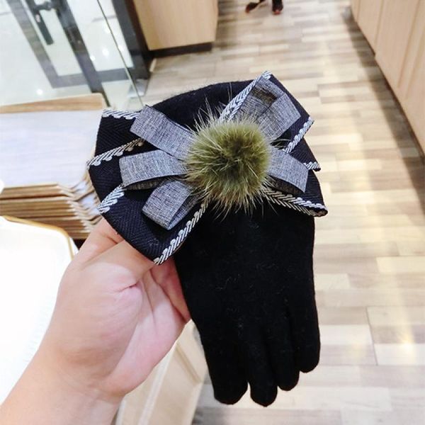 five fingers gloves bowknot mink wool cashmere korean version of the touch screen five-finger ladies cute big fur ball warm finger, Blue;gray
five fingers gloves bowknot mink wool cashmere korean version of the touch screen five-finger ladies cute big fur ball warm finger, Blue;gray