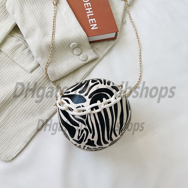 shoulder bags luxurys designers fashion womens crossbody handbags wallets lady clutch graffiti round chain bag purse 2021 totes cross body h
shoulder bags luxurys designers fashion womens crossbody handbags wallets lady clutch graffiti round chain bag purse 2021 totes cross body h