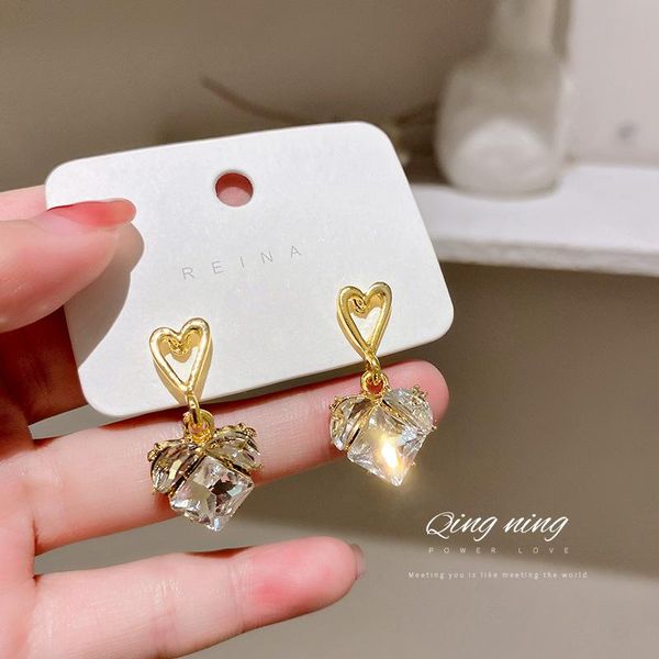 dangle & chandelier korean fashion jewelry zircon love drop earrings temperament design sense petal bling for women., Silver
dangle & chandelier korean fashion jewelry zircon love drop earrings temperament design sense petal bling for women., Silver