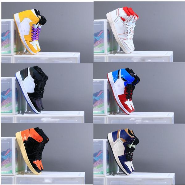 1 1s high og light smoke grey jumpman mens basketball shoes twist tokyo bio black chicago bred toe women trainers sport sneakers
1 1s high og light smoke grey jumpman mens basketball shoes twist tokyo bio black chicago bred toe women trainers sport sneakers