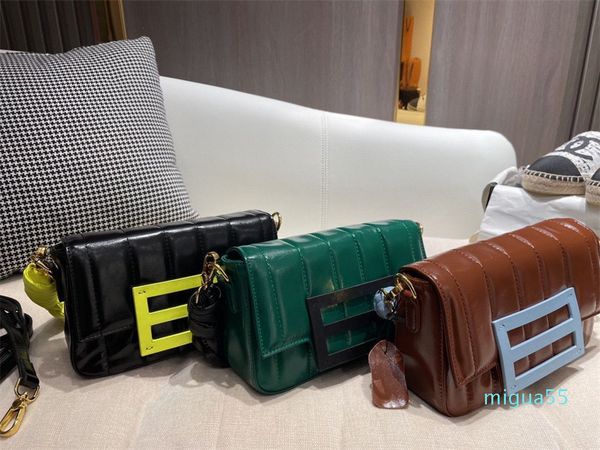 autumn and winter genuine leather buckle staff bag single shoulder messenger wheat ear woven small square bag flip
autumn and winter genuine leather buckle staff bag single shoulder messenger wheat ear woven small square bag flip