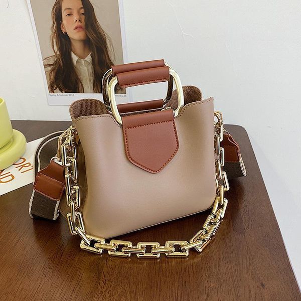 evening bags designer autumn winter chain leather high capacity shoulder for women 2021 luxury hard handle fashion crossbody handbag1
evening bags designer autumn winter chain leather high capacity shoulder for women 2021 luxury hard handle fashion crossbody handbag1