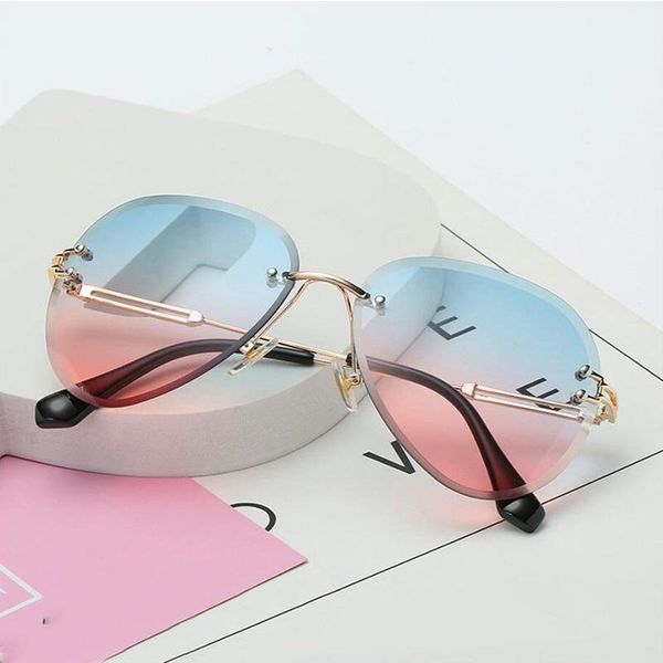 sunglasses 2021 fashion luxury metal frame pilot women trendy gradient brand designer uv400 wholesale, White;black
sunglasses 2021 fashion luxury metal frame pilot women trendy gradient brand designer uv400 wholesale, White;black